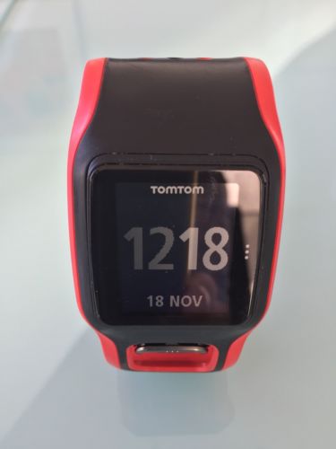 TomTom Multi-Sport Cardio GPS?Sportuhr mit Pulsmessung am Handgelenk und Zubehör