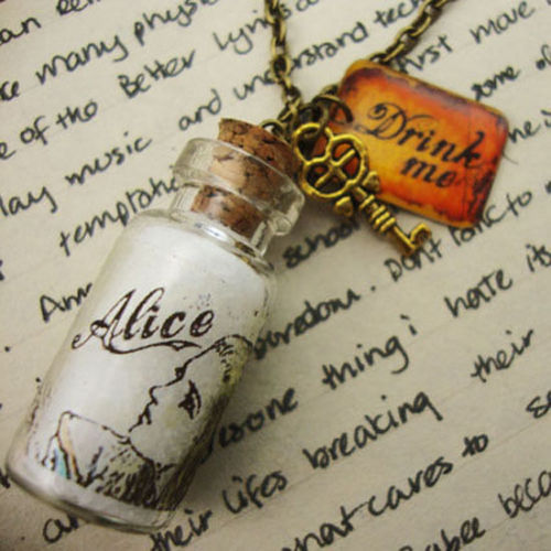 Alice in Wonderland Bottle With DRINK ME Tag and Key Necklace Kitsch 