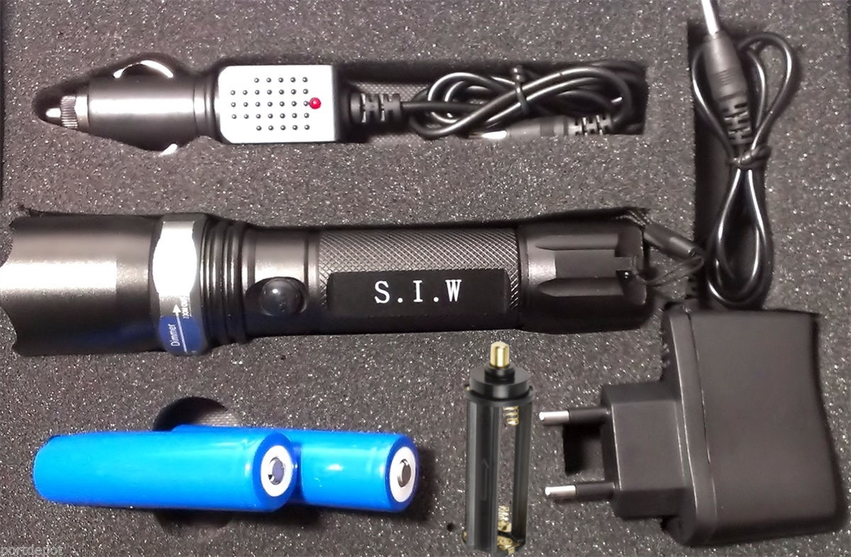 CREE LED Taschenlampe SWAT, extrem hell mit 2x 6800mA Akkus, Ladegeräte, Adapter