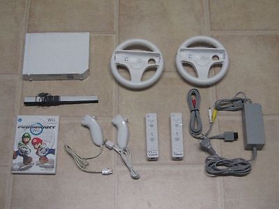 Nintendo Wii Konsole weiß + Mario Kart + 2x Remote + Nunchuk + 2 Lenkräder