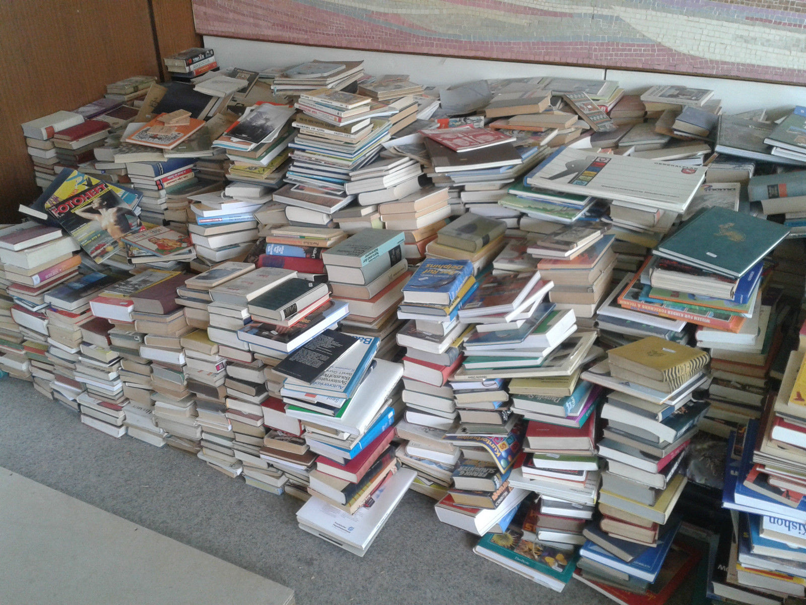 1.000 kg über 1.500 Titel Buch Bücher Fachbücher Romane Lagerräumung 1 Tonne