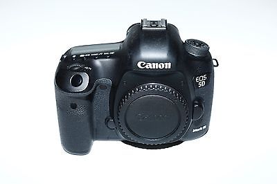 Canon EOS 5D MarkIII Body kaum gebraucht mit Handgriff und Originalverp.