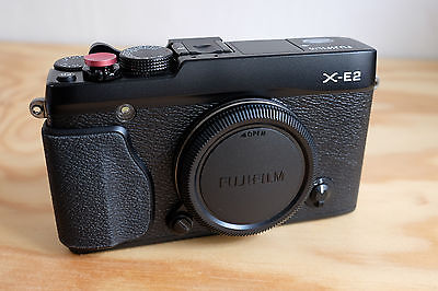 Fuji Fujifilm X-E2 Digitalkamera Body Gehäuse - top Zustand mit Zubehörpaket -