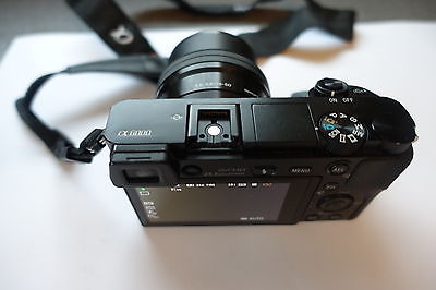 Sony Alpha 6000 (A6000) inkl. 3,5-5,6/ 16-50mm Objektiv in schwarz + LCSEMJ 