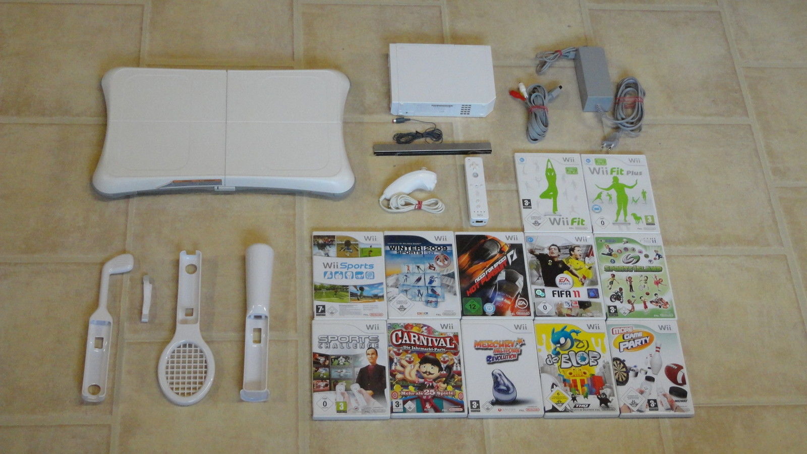 Nintendo Wii Konsole mit MegaSet + 2 Gratis Wii Spiele + Balance Board + Remote
