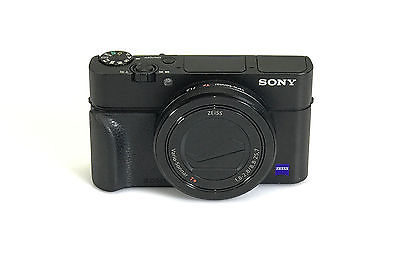 Sony RX100 Mark III Kompaktkamera, in OVP, mit Handgriff AG R2