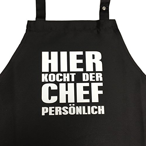 Hier kocht der Chef persoenlich - Kochschuerze, Grillschuerze mit verstellbarem Nackenband und Seitentasche (Schwarz)