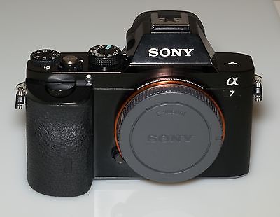 Sony Alpha ILCE-7 24.3 MP Digitalkamera