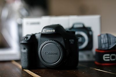 Canon EOS 7D - Schwarz (Nur Gehäuse) - Version 2 - mit OVP