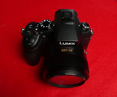 Panasonic LUMIX DMC-FZ1000 20.1MP Digitalkamera - Schwarz (Kit mit DC...