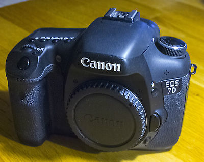 Canon EOS 7D 18.0 MP (Nur Gehäuse) plus extras