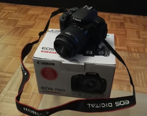 Canon EOS 700D / 18.0 MP Digitalkamera - Schwarz (Kit m/ EF-S 18-55mm…