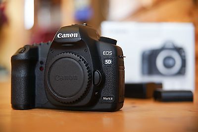 Canon EOS 5D Mark II 21,1MP VollformatDigitalkamera - Shutter Count unter 9.000