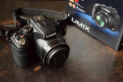 Panasonic LUMIX DMC-FZ200 12,1 MP Digitalkamera - Schwarz