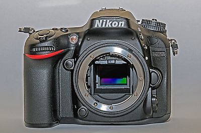 Nikon D7200 Gehäuse. Nur 2352 Auslösungen! Technisch und optisch wie neu!!!