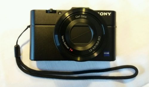 Sony Cyber-shot RX100 II 20.2MP Digitalkamera - Schwarz. 