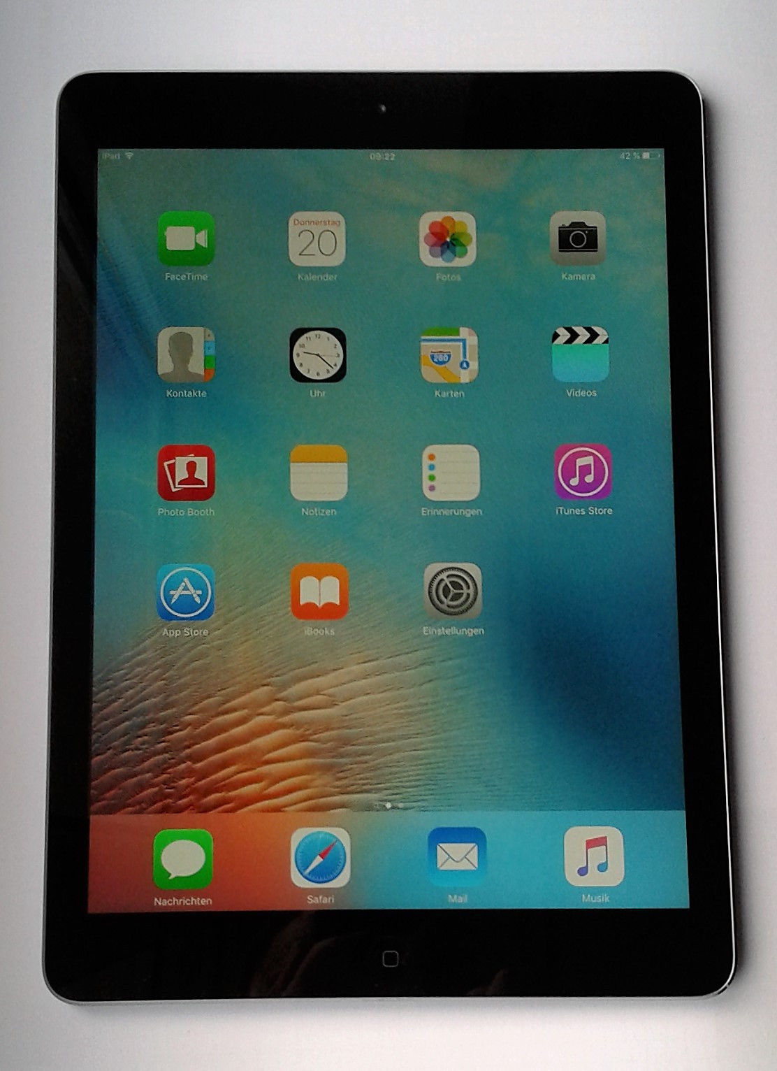 Apple iPad Air Wi-Fi 16 GB, 9,7 Zoll - Spacegrau - iOS 10.2 - WLAN - MD785FD/B