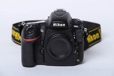 Nikon D800 36.3 MP SLR-Digitalkamera - 16707 Auslösungen + Zubehörpaket