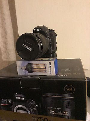 Nikon D D750 24.3MP Digitalkamera - Schwarz (Kit mit VR 24-120mm Objektiv)