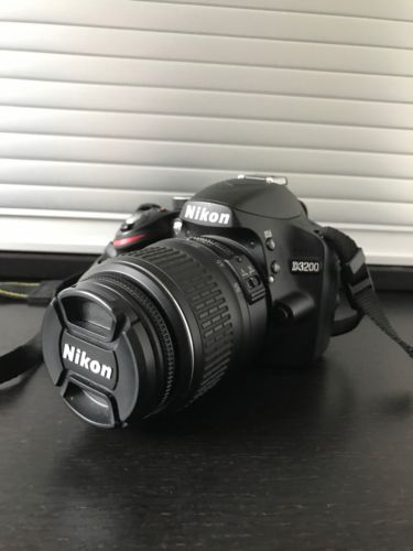 Nikon D3200  SLR-Digitalkamera 24.2 MP inkl 18-55mm  Nikon Objektiv Schwarz