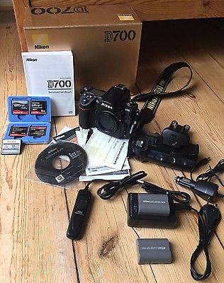 Nikon D700 (Nur Gehäuse) mit extras