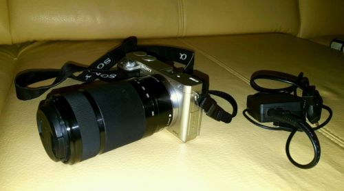 Sony Alpha ILCE-6000 24,3 MP Digitalkamera -Silber mit SEL55210 Objektiv Schwarz