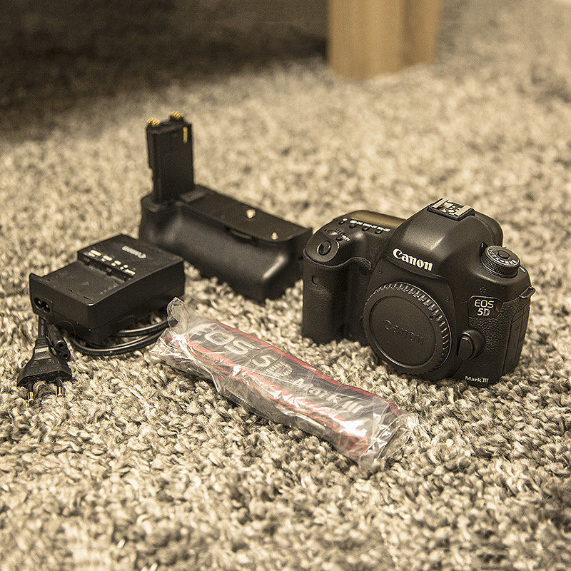 Canon EOS 5D Mark III 22.3 MP SLR-Digitalkamera - Schwarz (Nur Gehäuse)