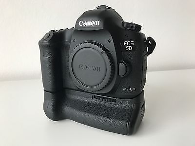 Canon EOS 5D Mark III (3) mit BG E11 Kameragriff, Gehäuse Body sehr gepflegt.
