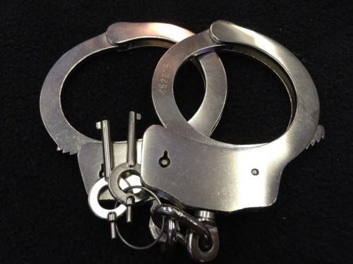POLICE HANDCUFFS SOLID STEEL, 2 GENUINE Police Keys, rrp £19.99, Free Post BNIB 