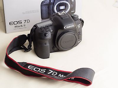 Canon EOS 7D Mark II 20.2MP Digitalkamera - Schwarz ( Nur Gehäuse)