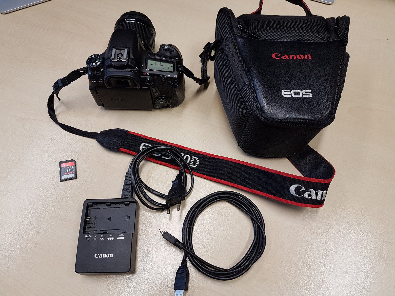 Canon EOS 70D 20.2MP Digitalkamera - Schwarz (Kit mit EF-S IS STM 18-55mm Objekt