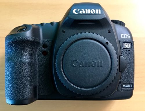 Canon EOS 5D Mark II mit umfangreichem Zubehörpaket (2.Akku, Batteriegriff, ...)