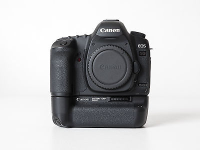 Canon EOS 5D Mark II mit Zubehörpaket (Batteriegriff BG-E6)