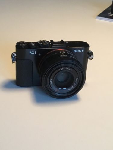 Sony Cyber-shot DSC-RX1 24,3 MP Digitalkamera - Schwarz