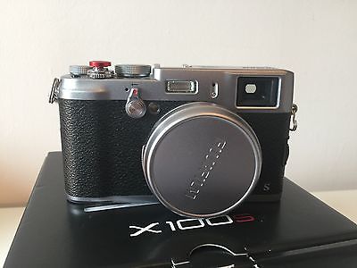 Fujifilm X series X100S 16.3MP Digitalkamera - Schwarz Silber (Kit mit EFL...