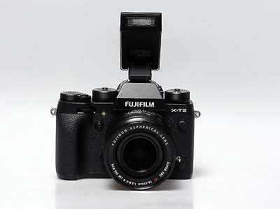 Fujifilm X series X-T2 mit XF18-55mm F2,8-4 R LM OS und Blitz - gebraucht