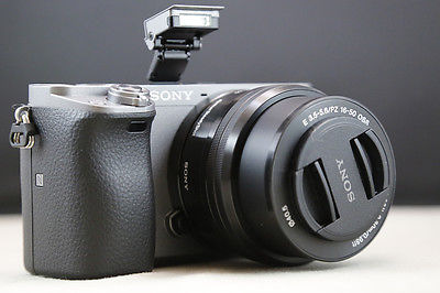 Sony alpha 6000 mit 16-50 mm-Objektiv und Zubehörpaket