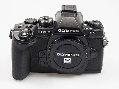 Olympus OM-D E-M1 Body - Schwarz mit  Batteriegriff HLD-7