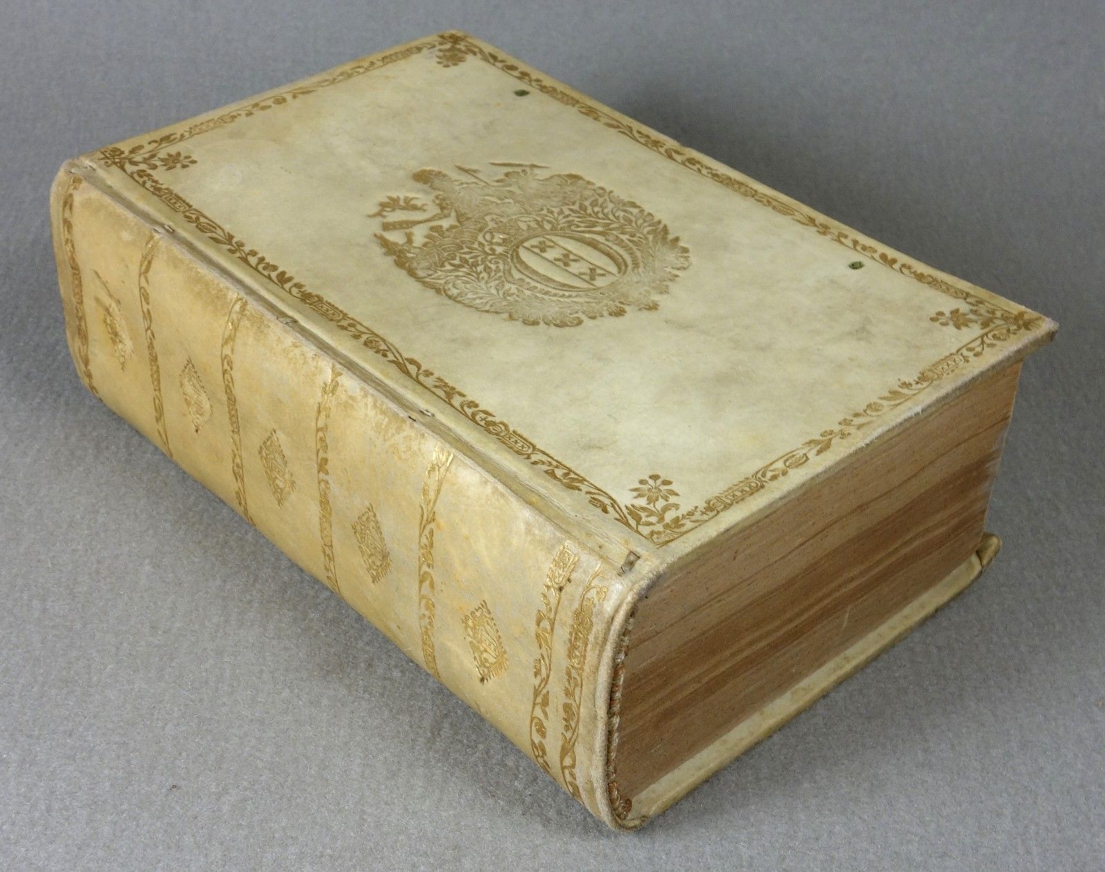 1733 - PRACHTAUSGABE - Hugo Grotius - PERGAMENT Völkerrecht Jura Staatsrecht RAR