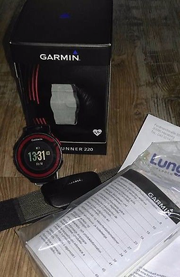 Verkaufe eine GPS Laufuhr Garmin Forerunner 220 Schwarz-Rot mit Brustgurt