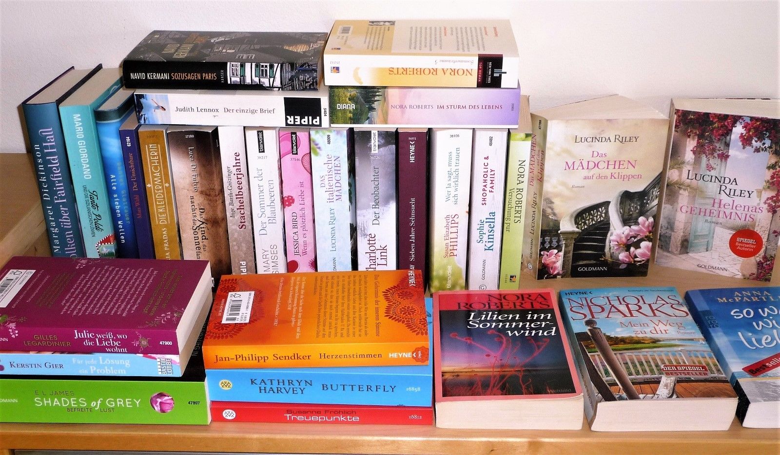 Paket 31 Bücher Frauenromane Liebe Romantik Humor Nora Roberts Lucinda Riley