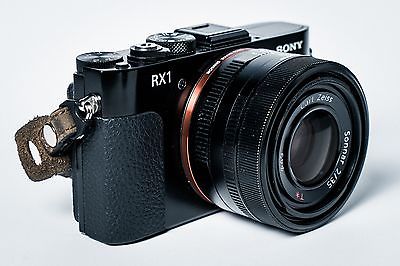 Sony Cyber-shot DSC-RX1R 24,3 MP Digitalkamera - Schwarz (Kit mit 35mm Full...