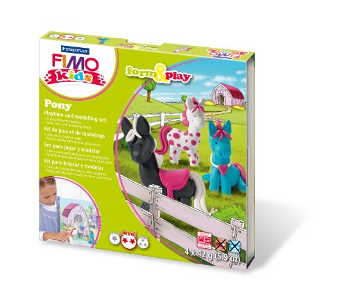 Staedtler 8034 08 LY Fimo kids form&play Set Pony (superweiche, ofenhärtende Knete, kinderleichte Anleitung, wiederverschließbare Box, Set mit 4 Fimo Blöcken, 1 Modellierstab und 1 Spielkulisse)