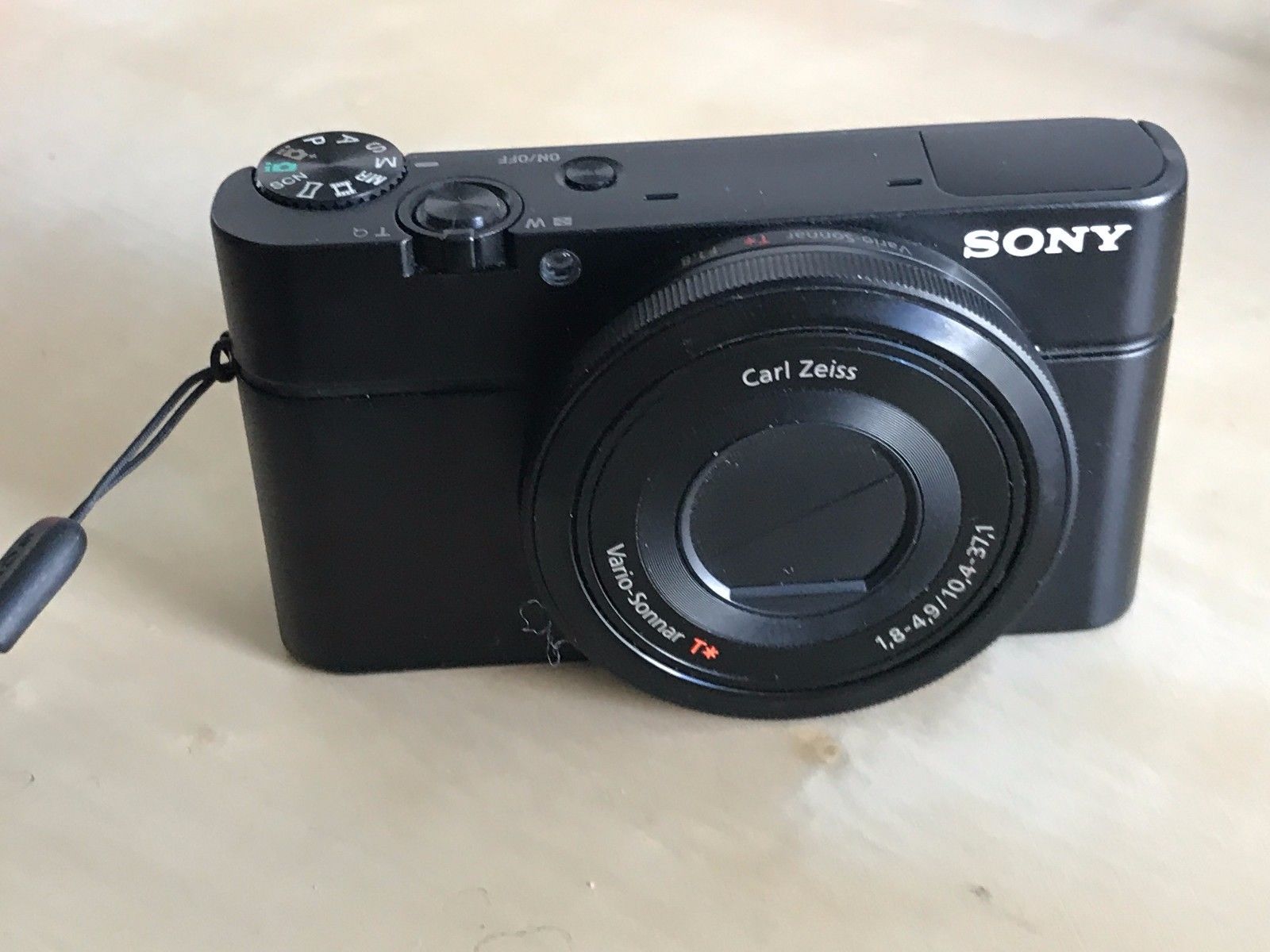 Sony Cyber-shot DSC-RX100 20.2 MP Digitalkamera - Schwarz