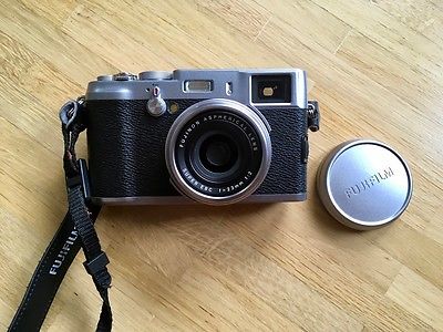 Fujifilm Fuji Finepix X100 (12.3MP) Digitalkamera mit OVP