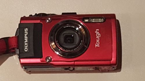Olympus Stylus Tough TG-3 16,0 MP Digitalkamera - Rot