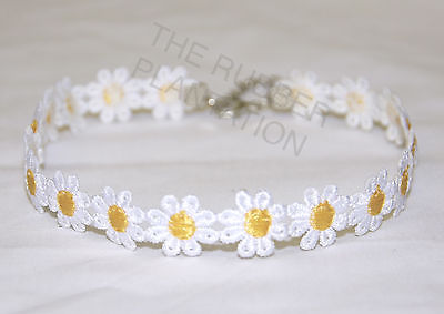 Vintage Daisy Choker Chain Flower Necklace Yellow & White Boho 1980s 1990s Lace