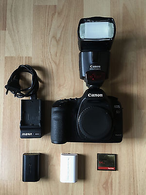 Canon EOS 5D Mark II Bundle + Speedlite 430 ex ii + CF 64 GB (16236 Auslösungen)