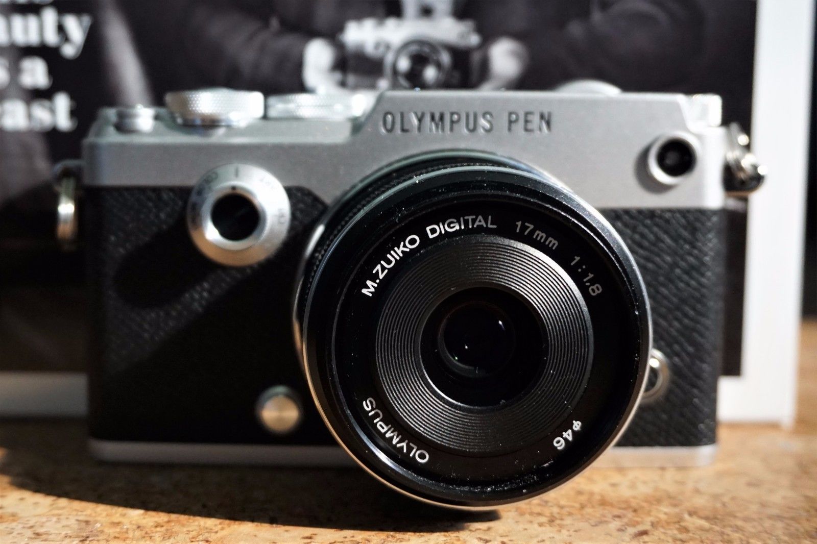 Olympus PEN-F 20.3MP Digitalkamera - Silber (Kit mit 17mm Objektiv)