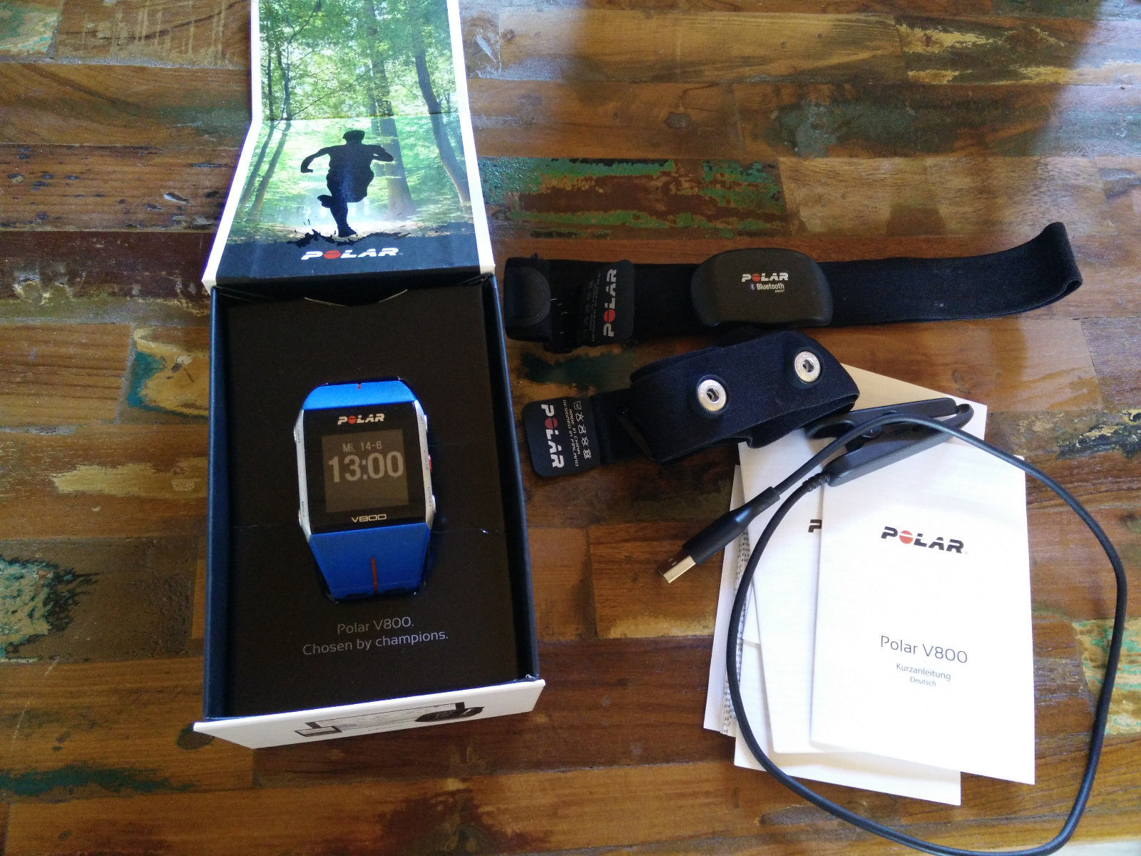 Polar V800 GPS Sportuhr Blau HR, inkl. Pulsgurten XS-S und M-XXL
